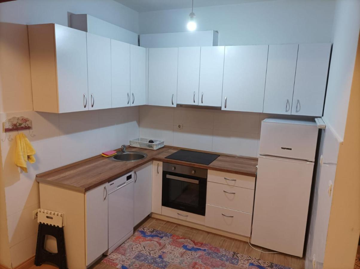 Two Rooms And Kitchen, Bathroom With Balcony Apartment Skopje Exterior photo