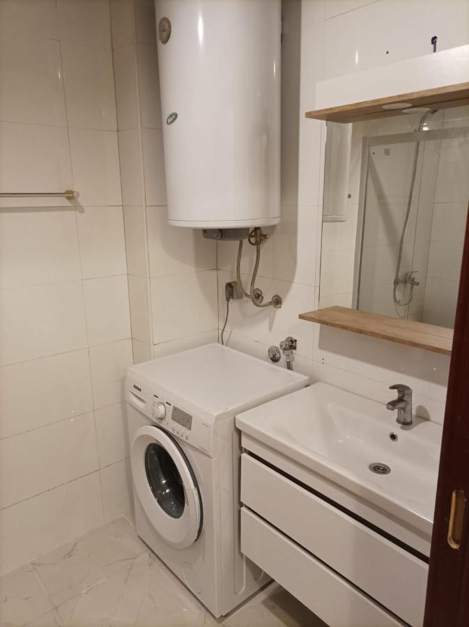 Two Rooms And Kitchen, Bathroom With Balcony Apartment Skopje Exterior photo