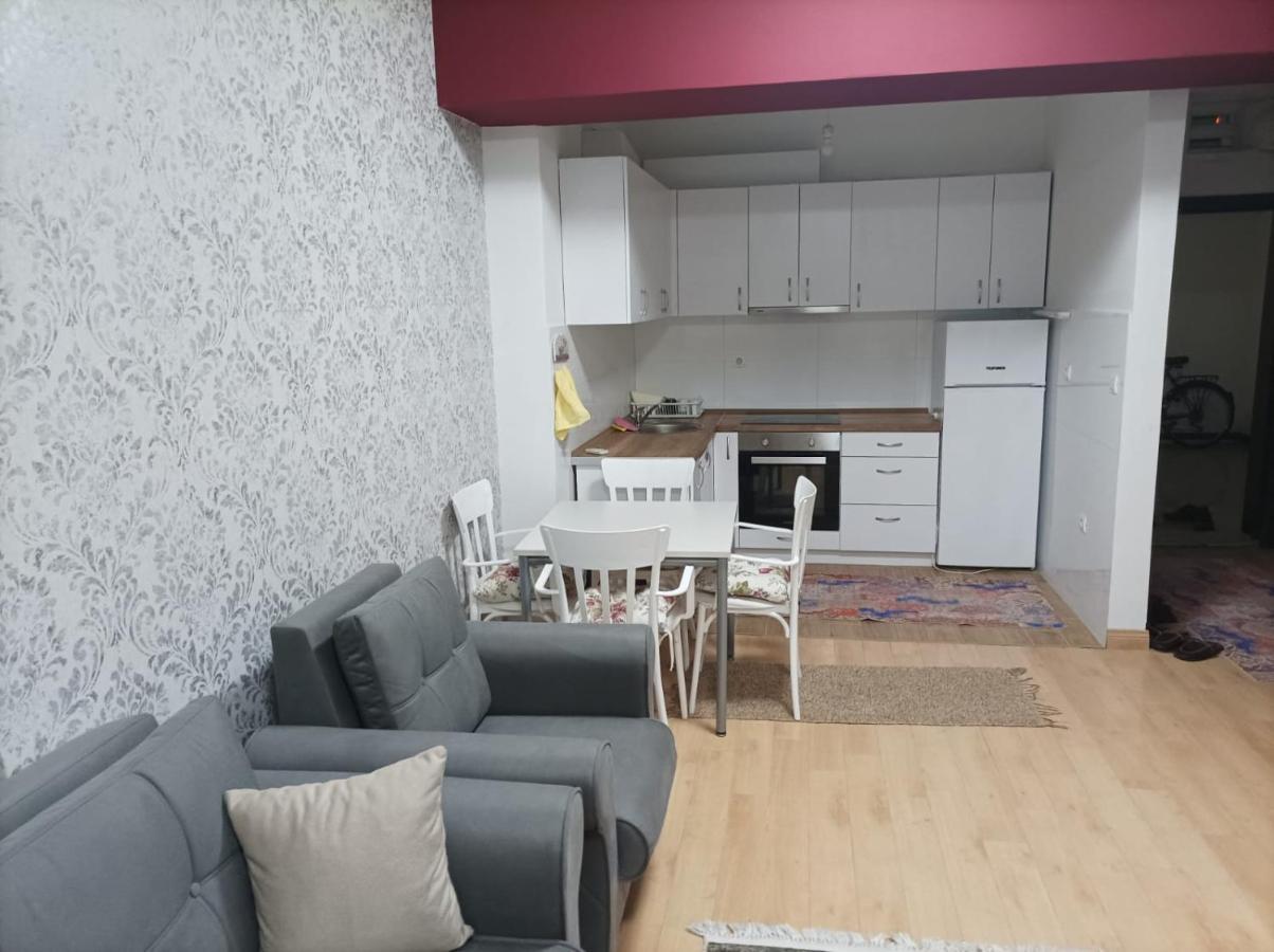 Two Rooms And Kitchen, Bathroom With Balcony Apartment Skopje Exterior photo