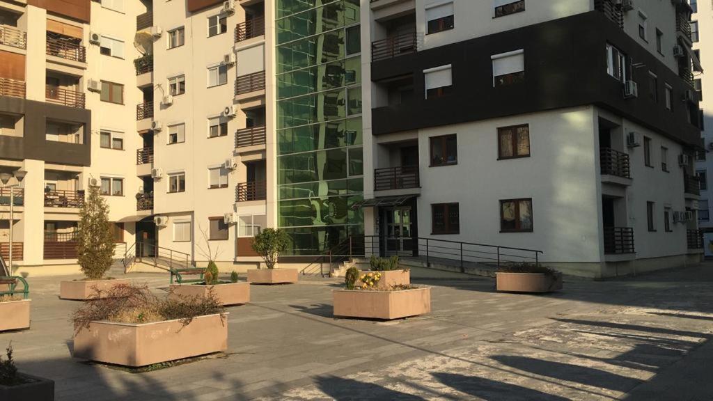 Two Rooms And Kitchen, Bathroom With Balcony Apartment Skopje Exterior photo
