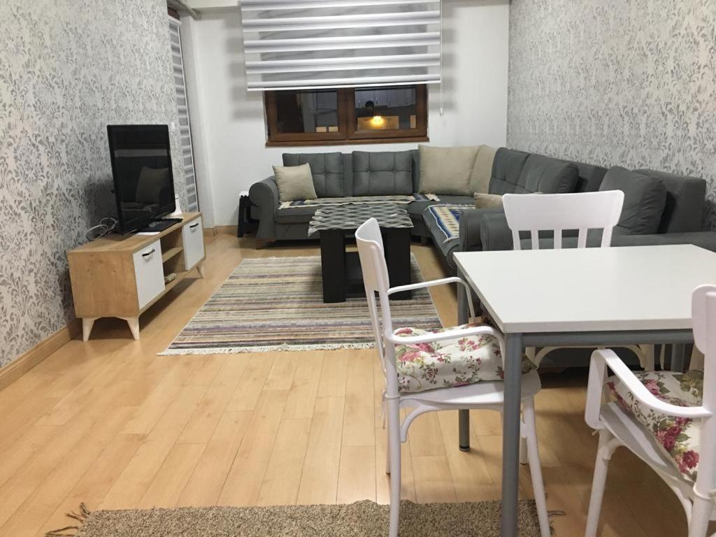 Two Rooms And Kitchen, Bathroom With Balcony Apartment Skopje Exterior photo