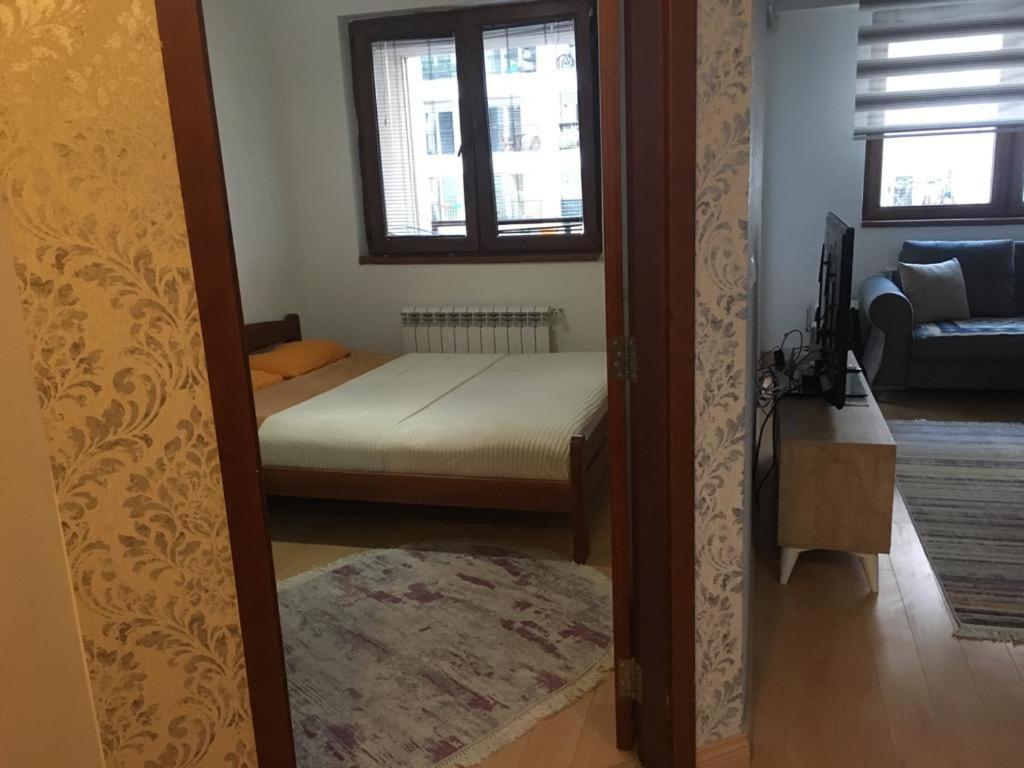 Two Rooms And Kitchen, Bathroom With Balcony Apartment Skopje Exterior photo