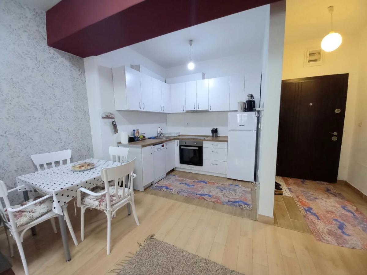 Two Rooms And Kitchen, Bathroom With Balcony Apartment Skopje Exterior photo