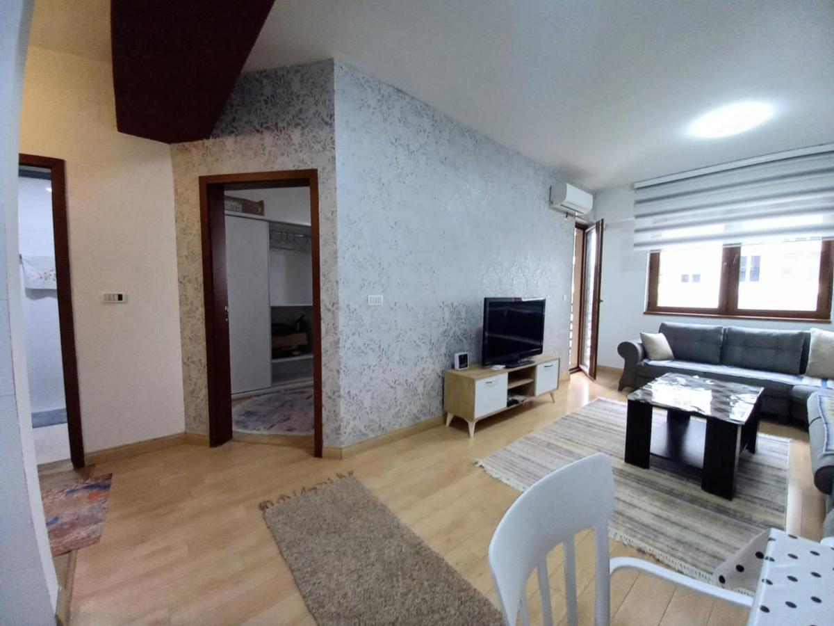 Two Rooms And Kitchen, Bathroom With Balcony Apartment Skopje Exterior photo
