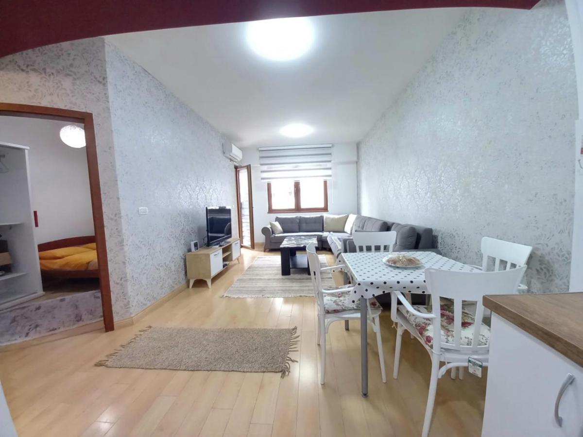 Two Rooms And Kitchen, Bathroom With Balcony Apartment Skopje Exterior photo