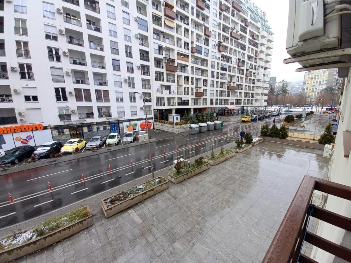 Two Rooms And Kitchen, Bathroom With Balcony Apartment Skopje Exterior photo