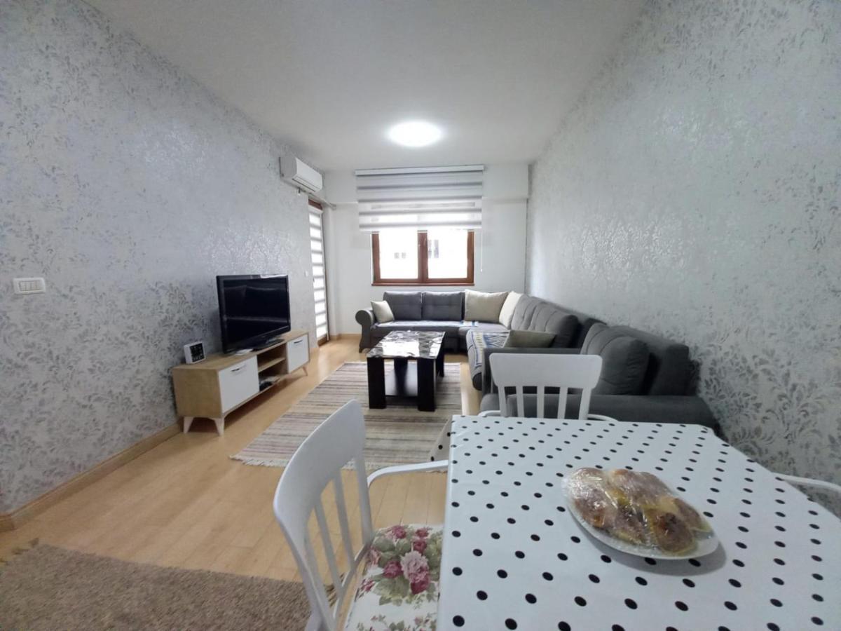 Two Rooms And Kitchen, Bathroom With Balcony Apartment Skopje Exterior photo