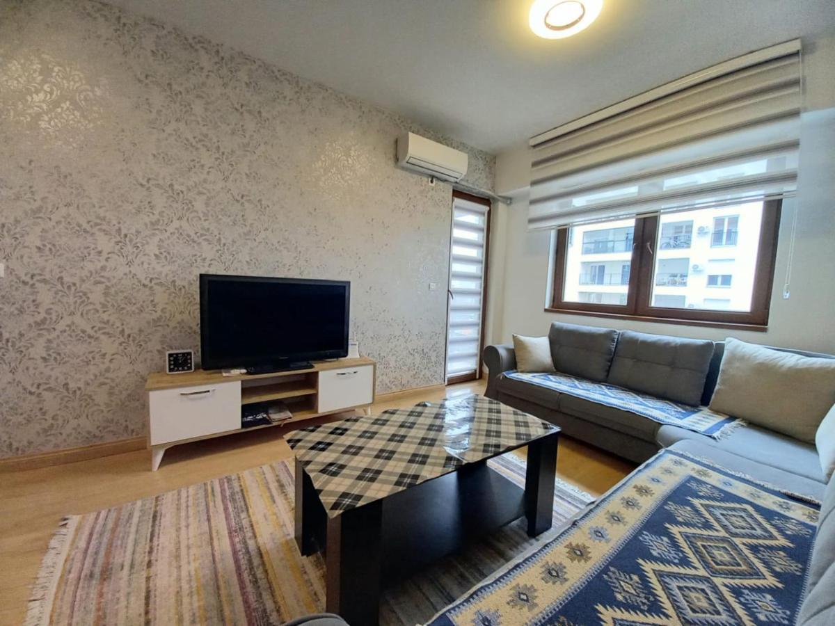 Two Rooms And Kitchen, Bathroom With Balcony Apartment Skopje Exterior photo